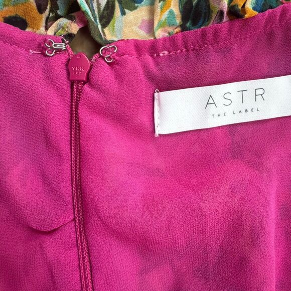 ASTR The Label Dress Size M Vilma Floral Ruffle Ruched Midi Red Pink Floral Boho - Picture 2 of 14